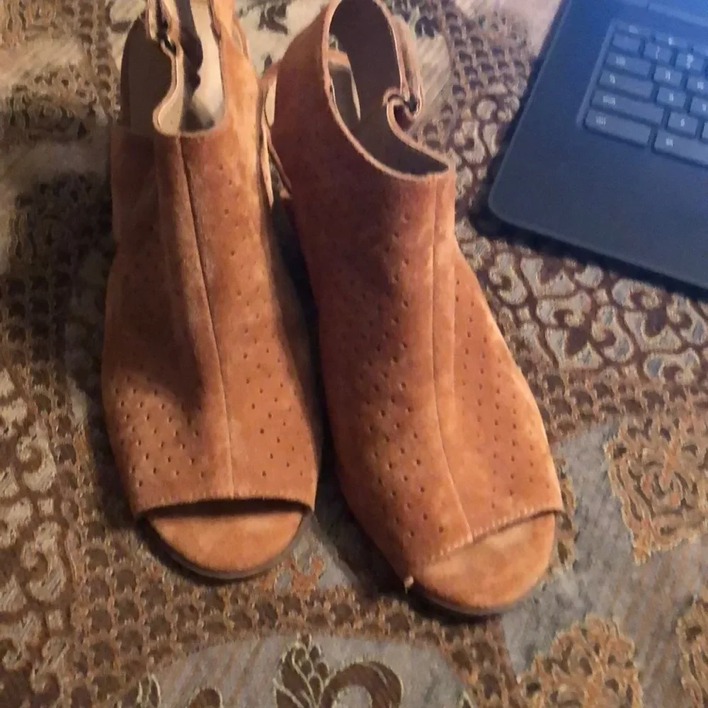 Franco Fortini size 9 suede wedges like new